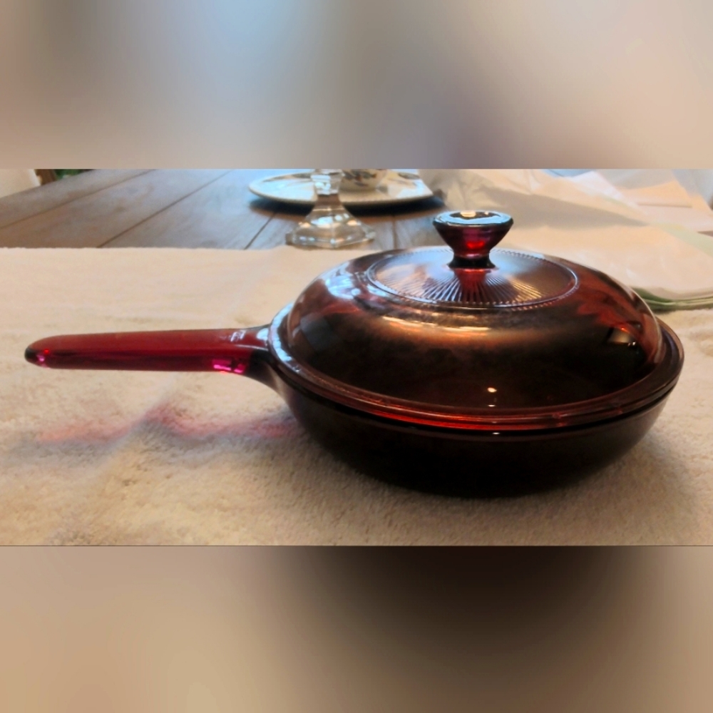 Corningware USA sauce pan vintage with PYREX lid